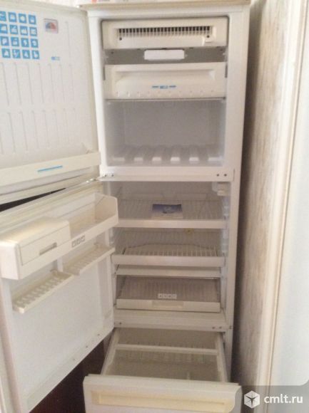 Трехкамерный холодильник Stinol 104L. Фото 1.