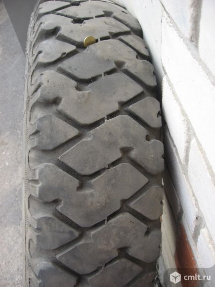 Шина б/у для ЗиЛ/КамАЗ. Фото 1.