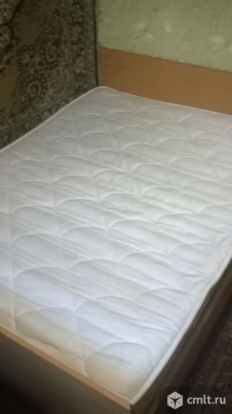 Кровать с матрасом 140*190. Фото 1.