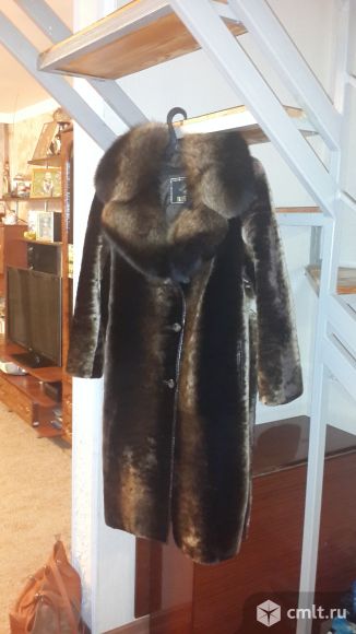 Мутоновая шуба с песцовым воротником. Фото 2.