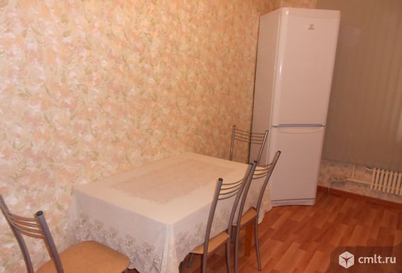 Новосибирская ул. Дом, 3 комнаты, стеклопакеты, удобства. Фото 1.