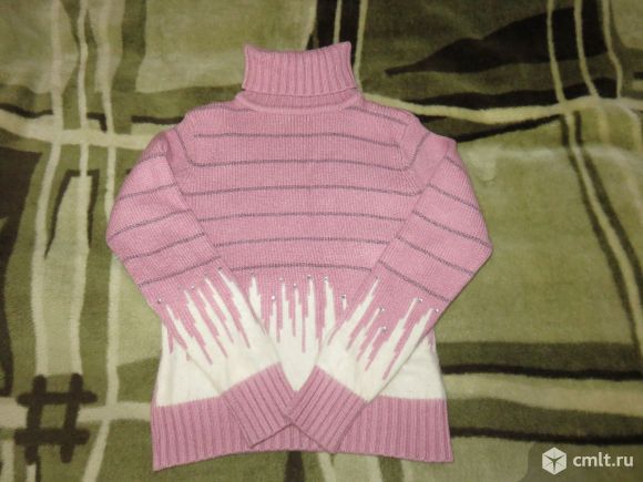 Женский свитер. Фото 1.