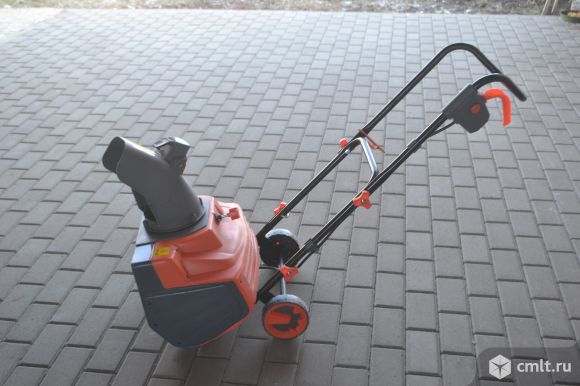 Снегоуборщик электрический Snow Fox SF6601-10. Фото 1.