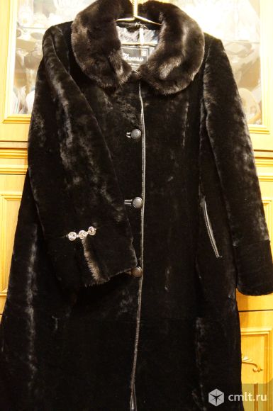Шуба из мутона , воротник норка. Меховая фабрика Даниэль. Мин воды. 58 размер