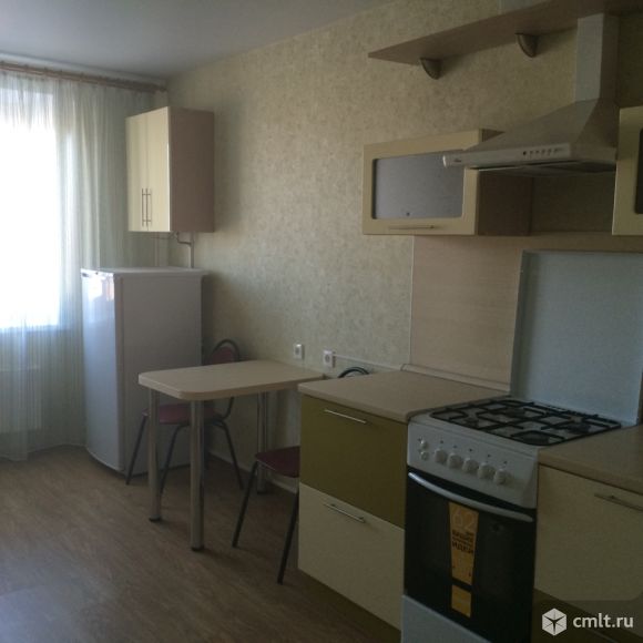 Собственник сдаёт в аренду 1-комнатную квартиру 41 кв.м по ул. Республиканская, 74а. Фото 1.