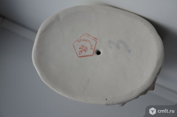 Статуэтка подружки на скамейке.. Фото 5.