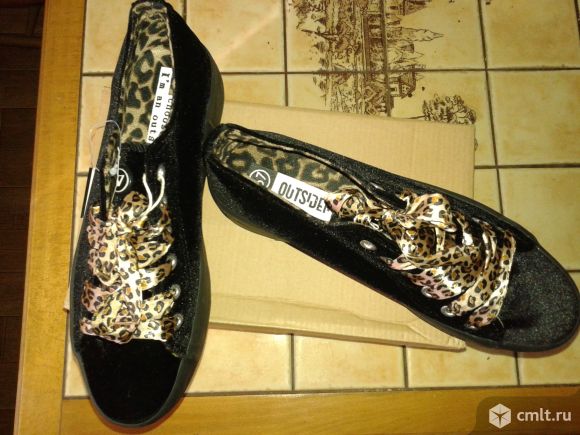 Продаю  модные молодежные  женские кеды на высокой подошве. Размер 40-41 . Новые (с этикеткой, в коробке). 