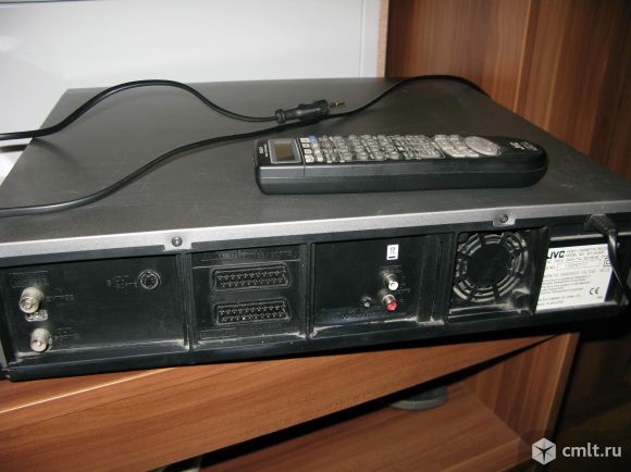 Профессиональный видеомагнитофон JVC SR-VS30. Фото 3.