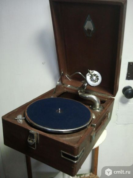 Патефон завод ордена Ленина Молот. Фото 1.