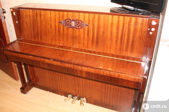 Продам фортепиано "Аккорд-4" в хорошем состоянии,коричневое, полированное, 3 педали, клавесинный эффект.