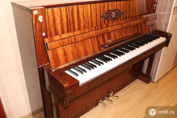 Продам фортепиано "Аккорд-4" в хорошем состоянии,коричневое, полированное, 3 педали, клавесинный эффект.