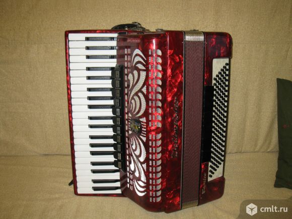 Аккордеон Weltmeister полный, 120 кнопок слева. Фото 1.