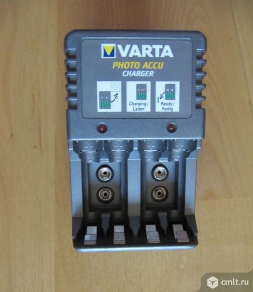 Зарядное устройство Varta Compact Charger 57039. Фото 1.