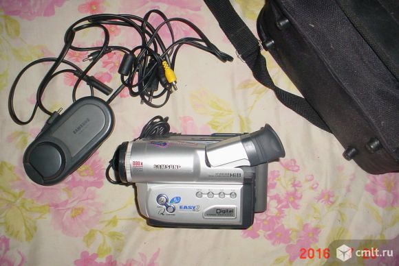 Видеокамера кассетная Samsung. Фото 1.