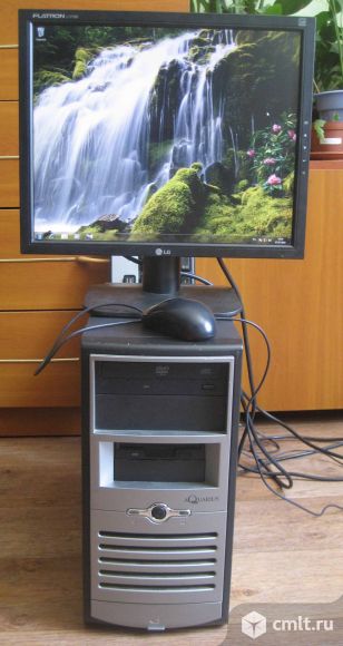 Компьютер с монитором. Фото 1.