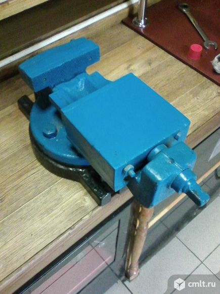 Тиски токарные СССР. Фото 1.