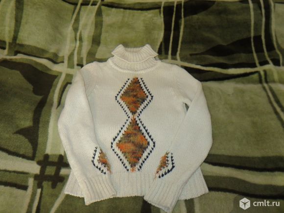 Женский свитер. Фото 1.