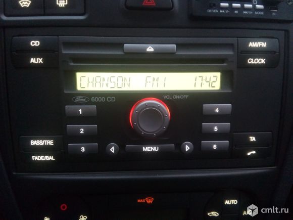 Магнитола Ford 6000cd с белой подсветкой. Фото 1.