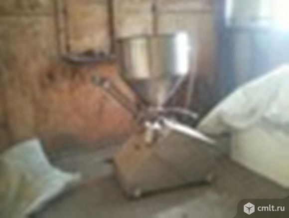 Машина вакуумная фаршенаполнительная МВФН-100.. Фото 1.