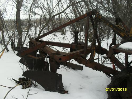 Трактор дт 75, плуг, культиватор КПС 4Г.. Фото 3.