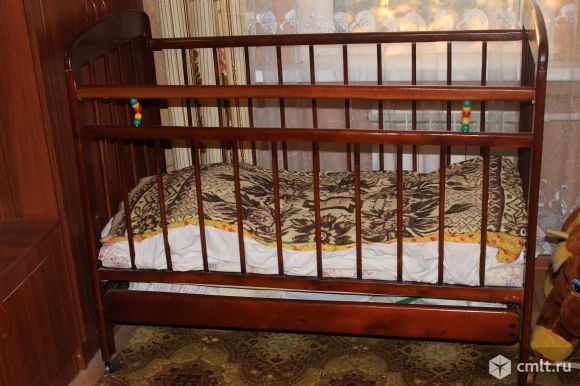 Детская кроватка. Фото 1.
