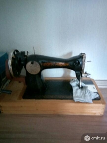 Ручная швейная машинка б/у. Фото 1.
