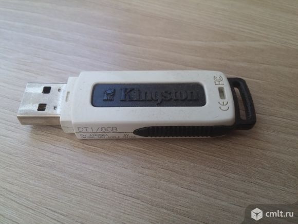 Флешка Kingston DataTraveler DTI 8Gb. Фото 1.