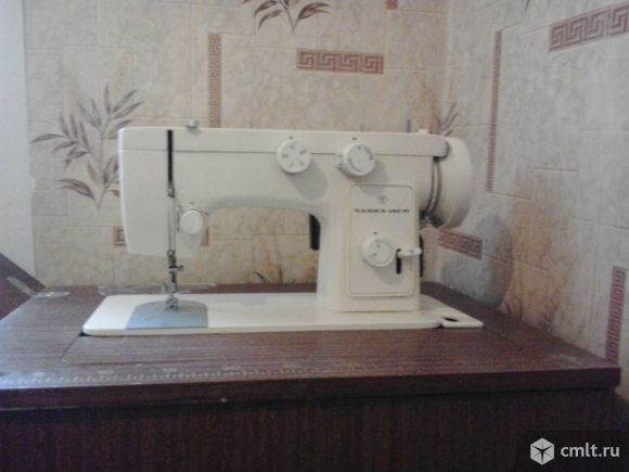 Швейная машинка Чайка 142М. Фото 1.