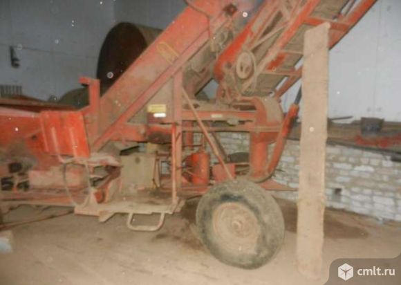 Погрузчик картофеля. Фото 1.