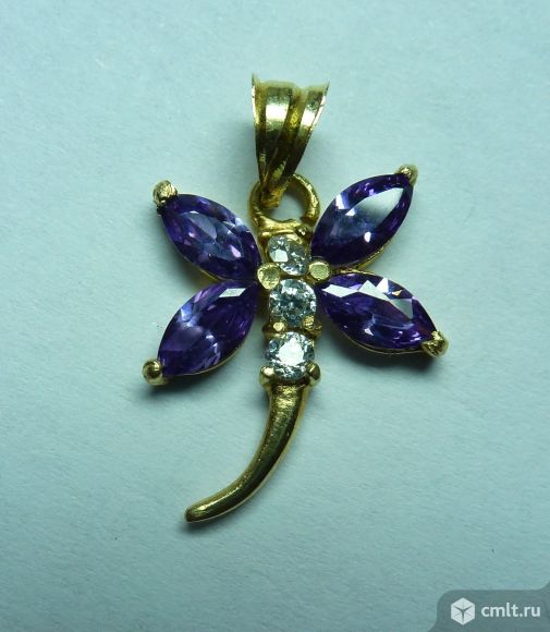 Золотая подвеска - стрекоза. Фото 1.