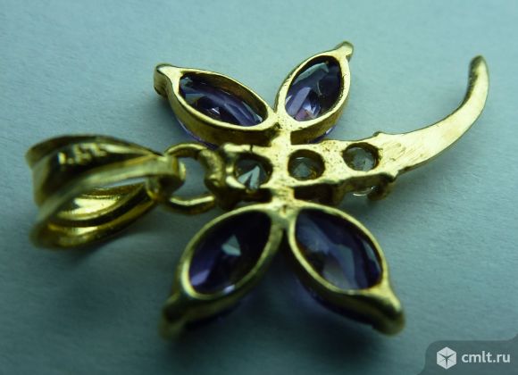 Золотая подвеска - стрекоза. Фото 2.
