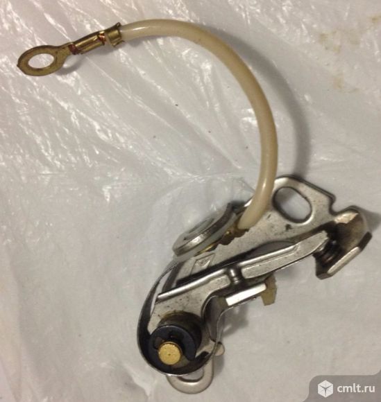 Контакт подвижный прерывателя распределителя ваз 2101-06. Фото 1.