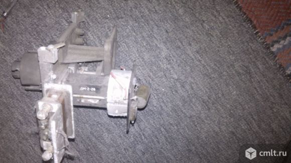 Двигатель ДМ-2-26 с редуктором. Фото 1.