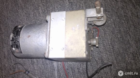 Гистерезисный двигатель с редуктором Г-31А. Фото 1.