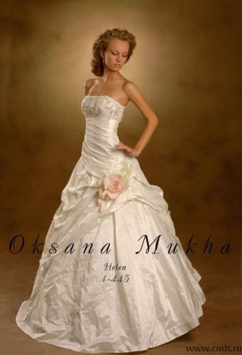 б/у свадебное платье Helen от дизайнера Оксана Муха. Куплено в августе 2012 года, использовалось один раз. Без повреждений. Чистое, отпаренное, готовое к использованию)