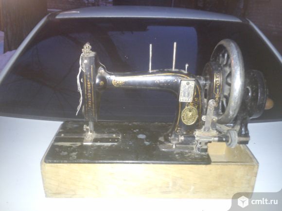 Швейная машина 19 век. Фото 1.