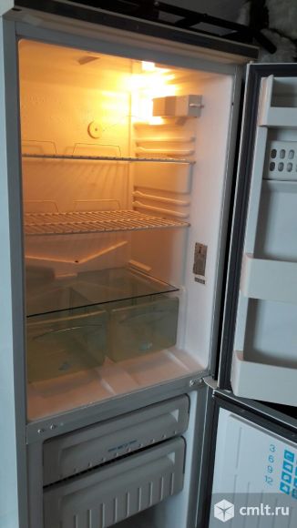 Холодильник Stinol в отличном состоянии. Двухкамерный. Высота 170 см. Чистенький. Работает тихо.. Фото 1.