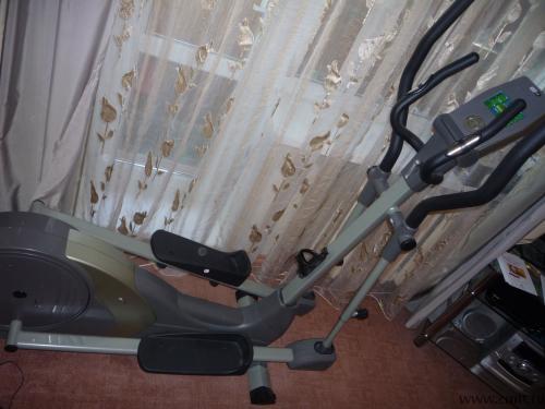 Эллептический тренажер Torneo Madison C-602. Фото 1.