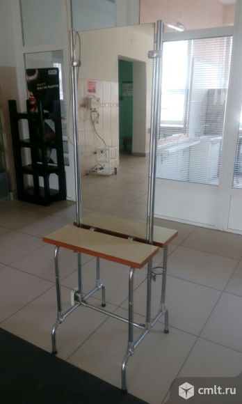Продаю зеркало с рабочим столом для парикмахера