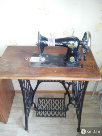 Швейная машинка Зингер, ножной привод. Фото 1.