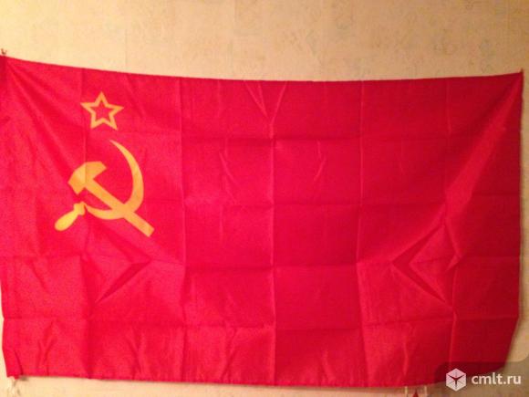 Флаг    СССР   90Х145см.  в  Москве. Фото 1.