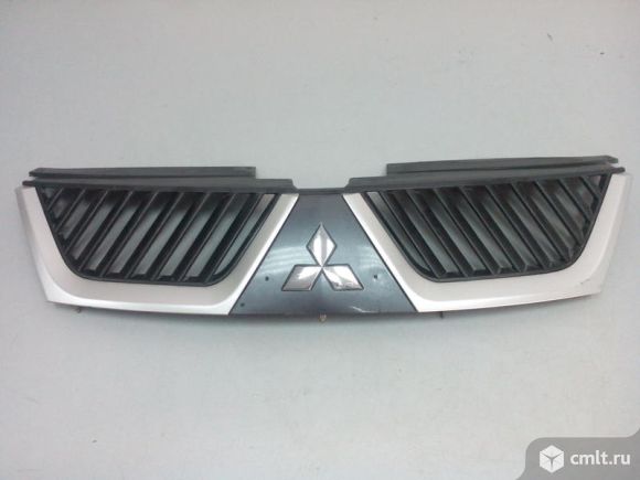 Решетка радиатора MITSUBISHI OUTLANDER XL 06-09 7450A037WA 3*. Фото 1.