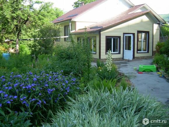 Сдам отдельно огороженный частный дом.Три комнаты,смотрите фото.Остановка Чапаева,свободен,есть баня. Фото 1.