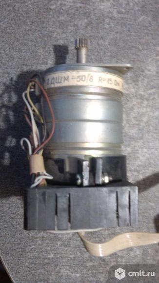 Шаговый двигатель 2ДШМ-50/8. Фото 1.