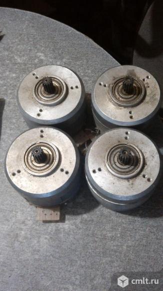 Шаговый двигатель. Фото 1.