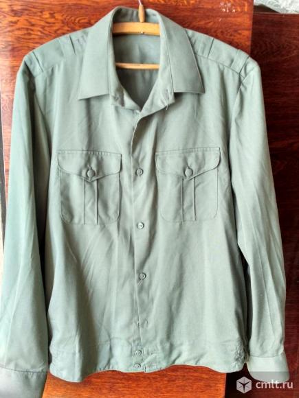 Рубашка оливкового цвета. Фото 1.