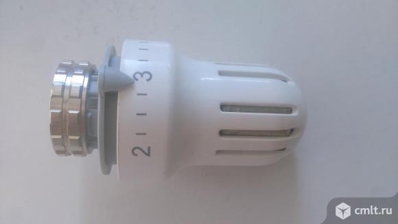 Термостатическая головка на радиатор отопления. Фото 1.