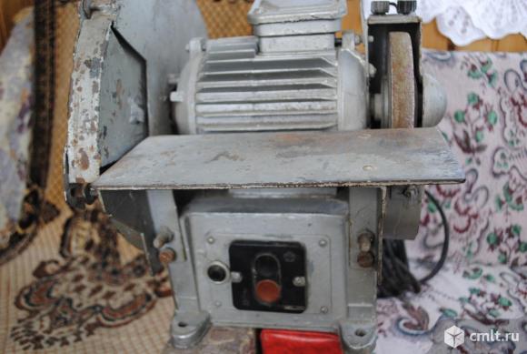 Точильно-шлифовальный станок 3Е631. Фото 1.