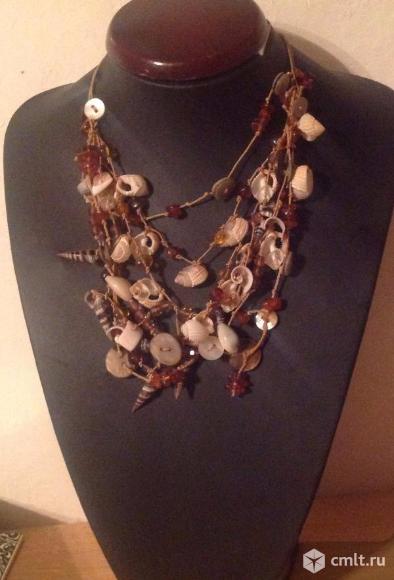 Ожерелье из ракушек, перламутра, пуговиц и янтаря. Фото 1.