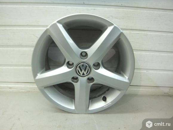 Диск колесный литой  R15x6J D57.1 ET43 5x112 GOLF JETTA 09-15 б/у 5K00714958Z8 4*. Фото 1.